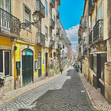 7lisbon Downtown Private Bedroom With Balcony بيت ضيافة *